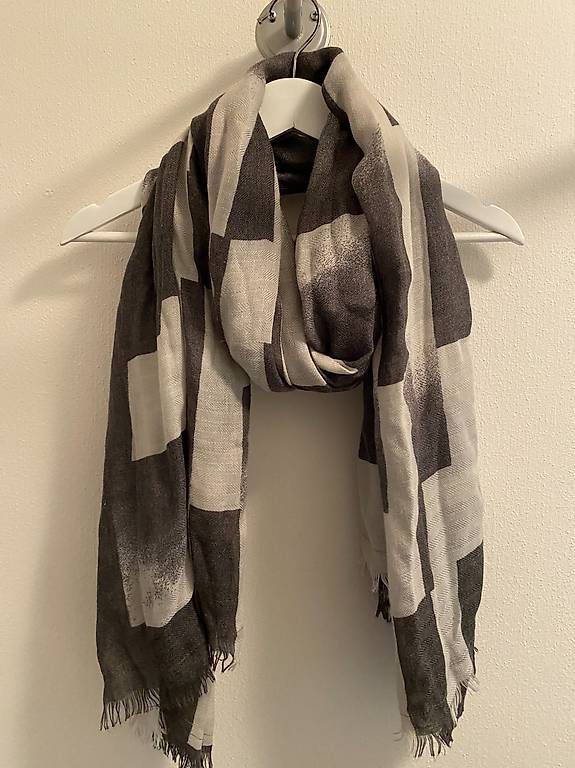 Foulards, Tücher & Schals: Schals, Halstücher, Damen I – Gebraucht aus Zürich von nad_7gzh 4