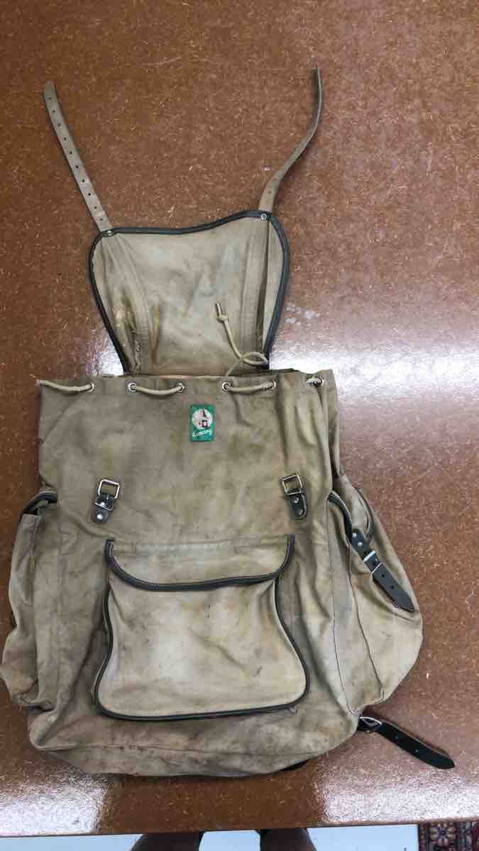 Rucksäcke: Rucksack Leder Canvas braun mit Trägern – Gebraucht aus Altstätten SG von Drwall