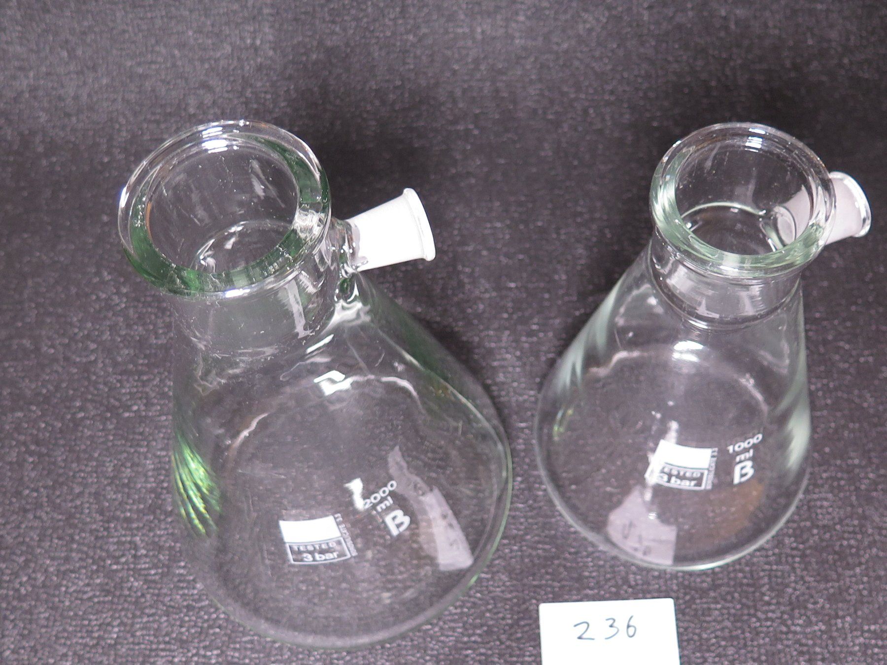 Altro in Stoviglie & Bicchieri: 2000ml + 1000ml Vakuum-Saugflaschen – Usato da Basel venduto da Deko1 2
