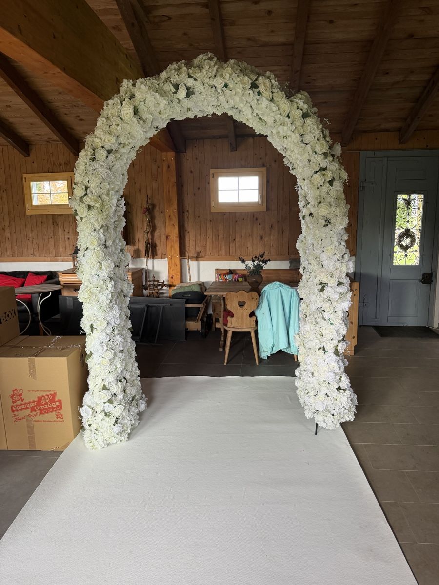 Bogenschiessen: Rosenbogen mit Teppich, perfekt für Hochzeit – Gebraucht aus Rorschach von Costa_18 1