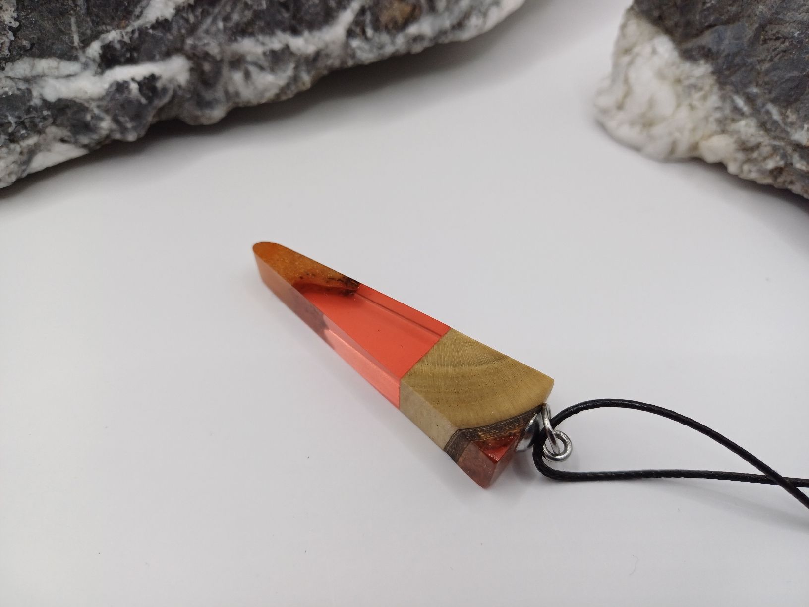 Anhänger: Epoxy & Nussbaumholz (Hell) Anhänger – Neu und originalverpackt aus Kloten von Epoxygalaxy.ch 4