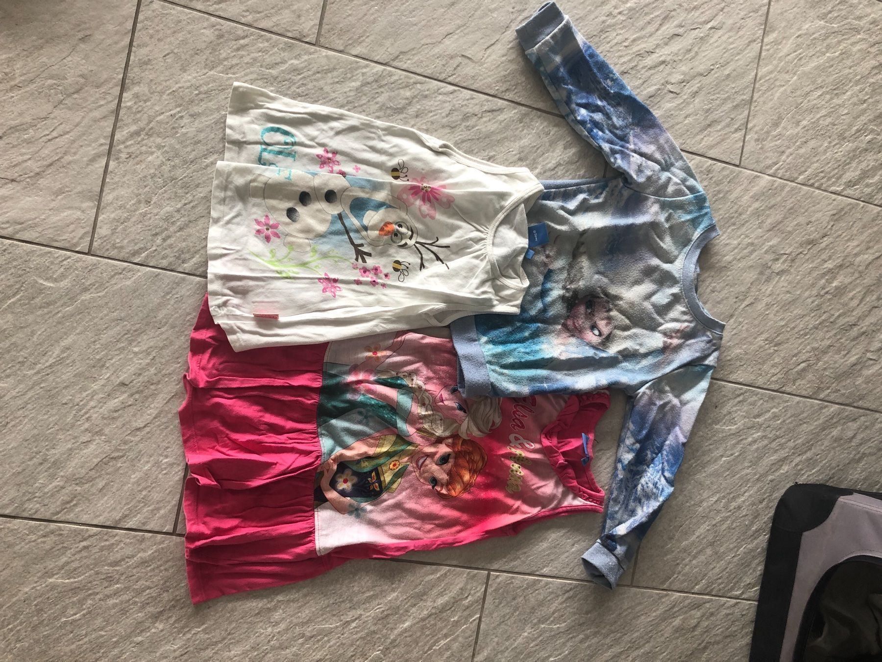 Lotti & Set di vestiti: Kleiderpaket Mädchen Größe 98/104 – Usato da Adliswil venduto da rossoelmare