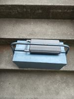 Vintage Werkzeugkiste aus Metall, gefüllt mit Werkzeug🔨