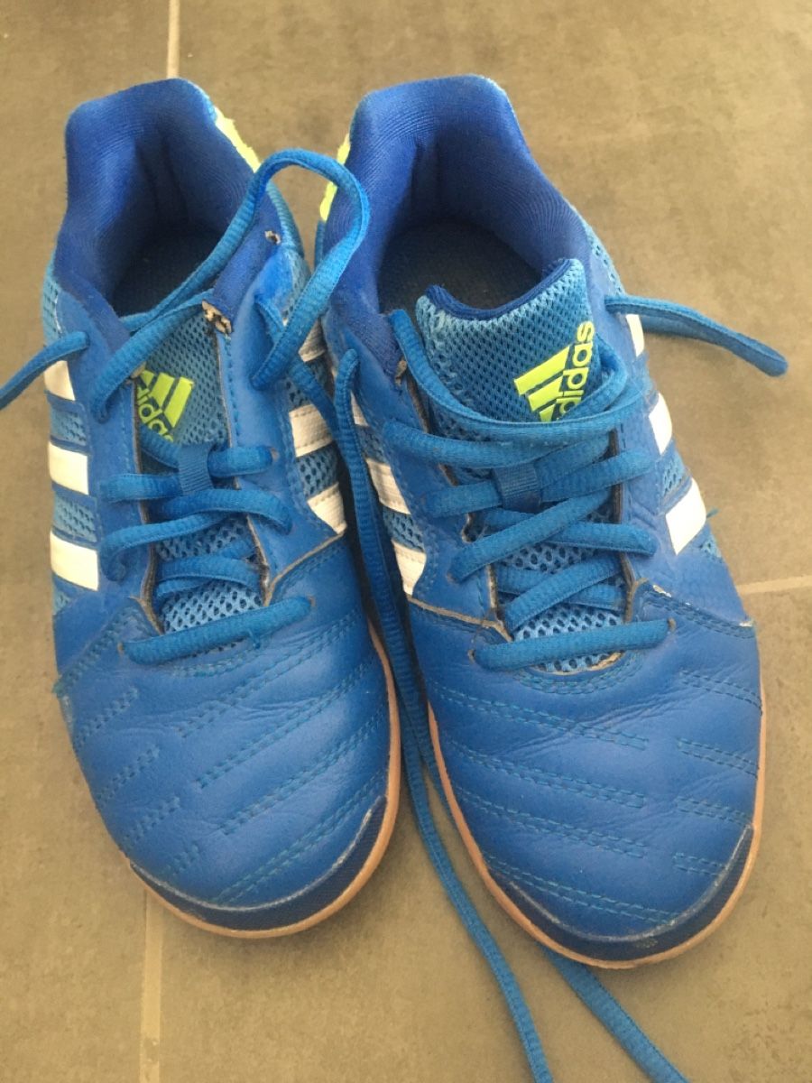 Adidas Schuhe für Jungen: Hallenschuh adidas gr. 32 – Gebraucht aus Bauma von ladygaby