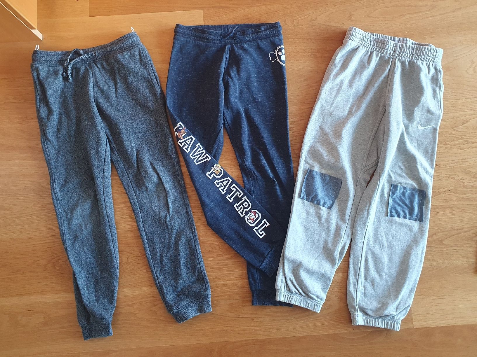 Pantaloni: 3x Traînerhose Gr. 134/140 – Usato da Villars-sur-Glâne venduto da richardette