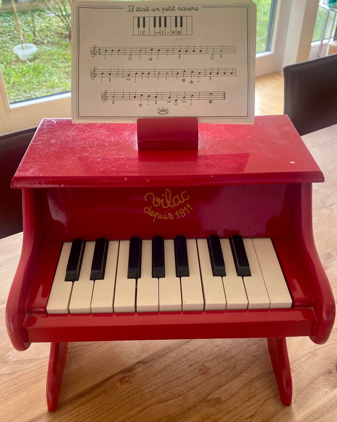 Vilac Spielzeuge: Vilac - Rotes Kinderpiano – Gebraucht aus Küsnacht ZH von Junge