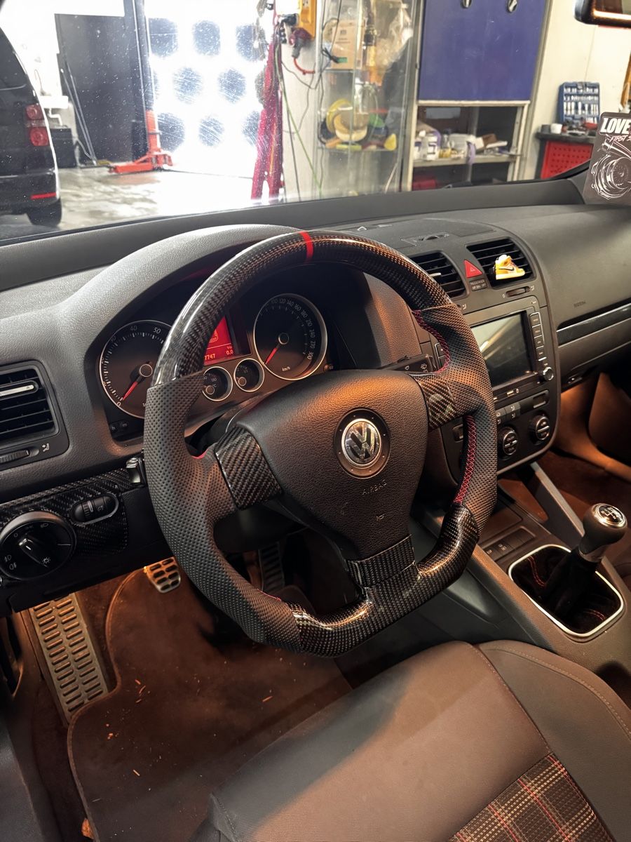 Volkswagen Alle Autoersatzteile: Golf 5 Lenkrad Carbon – Gebraucht aus St. Gallen von Leeeart 1
