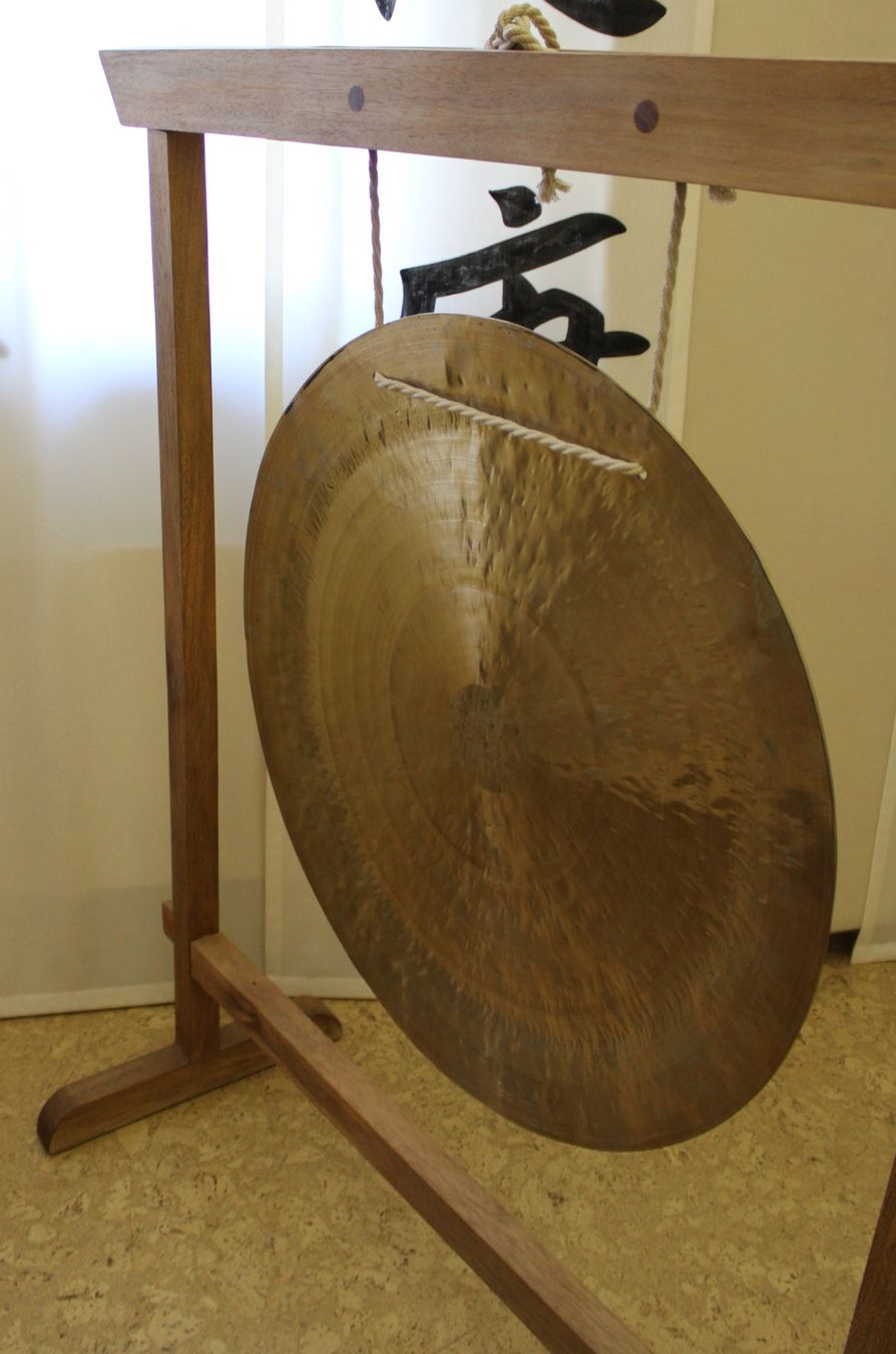 Musikinstrumente: Feng-Gong mit Ständer und Schlegel – Gebraucht aus Schaan von antikes_und_kurioses 9