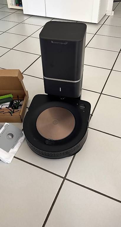 Irobot Aspirateurs & Accessoires: Staubsaugerroboter iRobot Roomba s9+ – D'occasion à Embrach par a.schmittchen