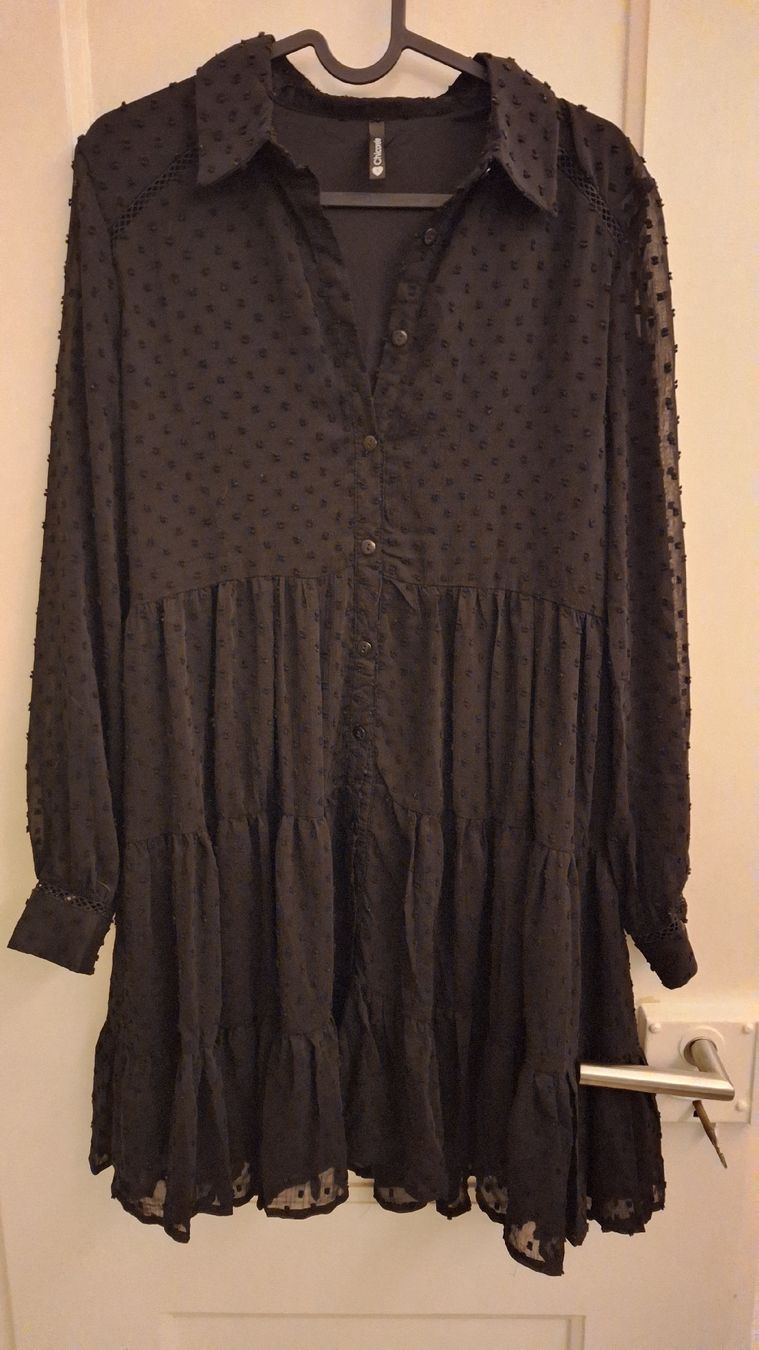 Robes: Schwarzes Chiffonkleid mit Punkten – Neuf (Voir description) à Winterthur par _lxeah