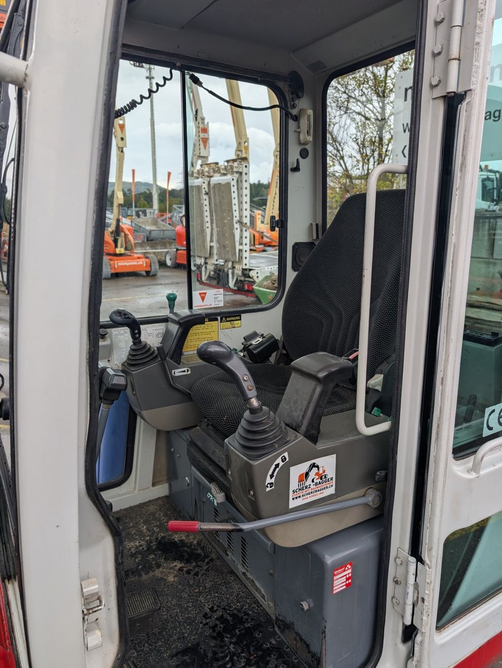 Takeuchi Escavatori: Bagger Takeuchi TB125 / Diesel / 2.7t – Usato da Scherz venduto da Mietpoint_Hossli 6