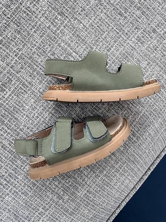 Schuhe für Jungen: Sandalen Grösse 21 – Gebraucht aus Münchenstein von Miresolese 1