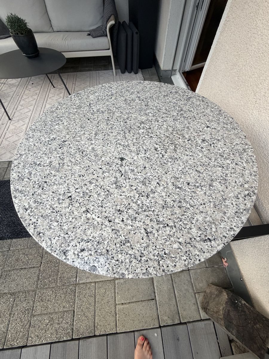 Tavoli: Runder Gartentisch Granitplatte Metallfuss rund 80cm – Usato da Berg SG venduto da Justtry 2