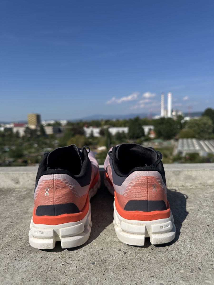 On Chaussures hommes: ON Cloudflow Laufschuhe gebraucht Grösse 40 – D'occasion à Basel par Ozg02 3