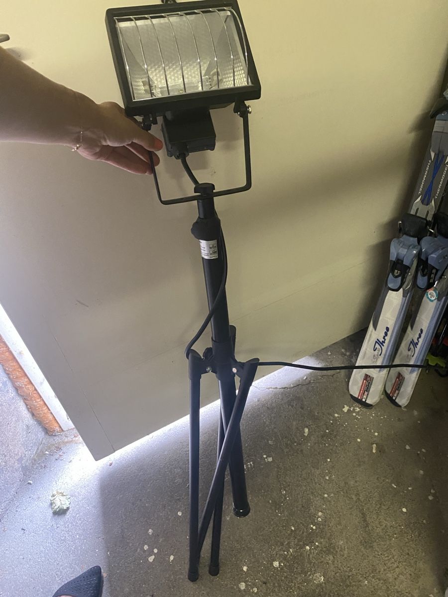 Lampes: Floodlight with tripod, black, 400W – D'occasion à Stäfa par rah_96vj