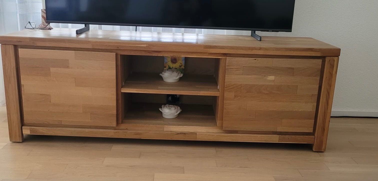 Mobili TV: Massives Eichenholz TV-Möbel, gut erhalten! – Usato da Kriens venduto da Florentiinaa