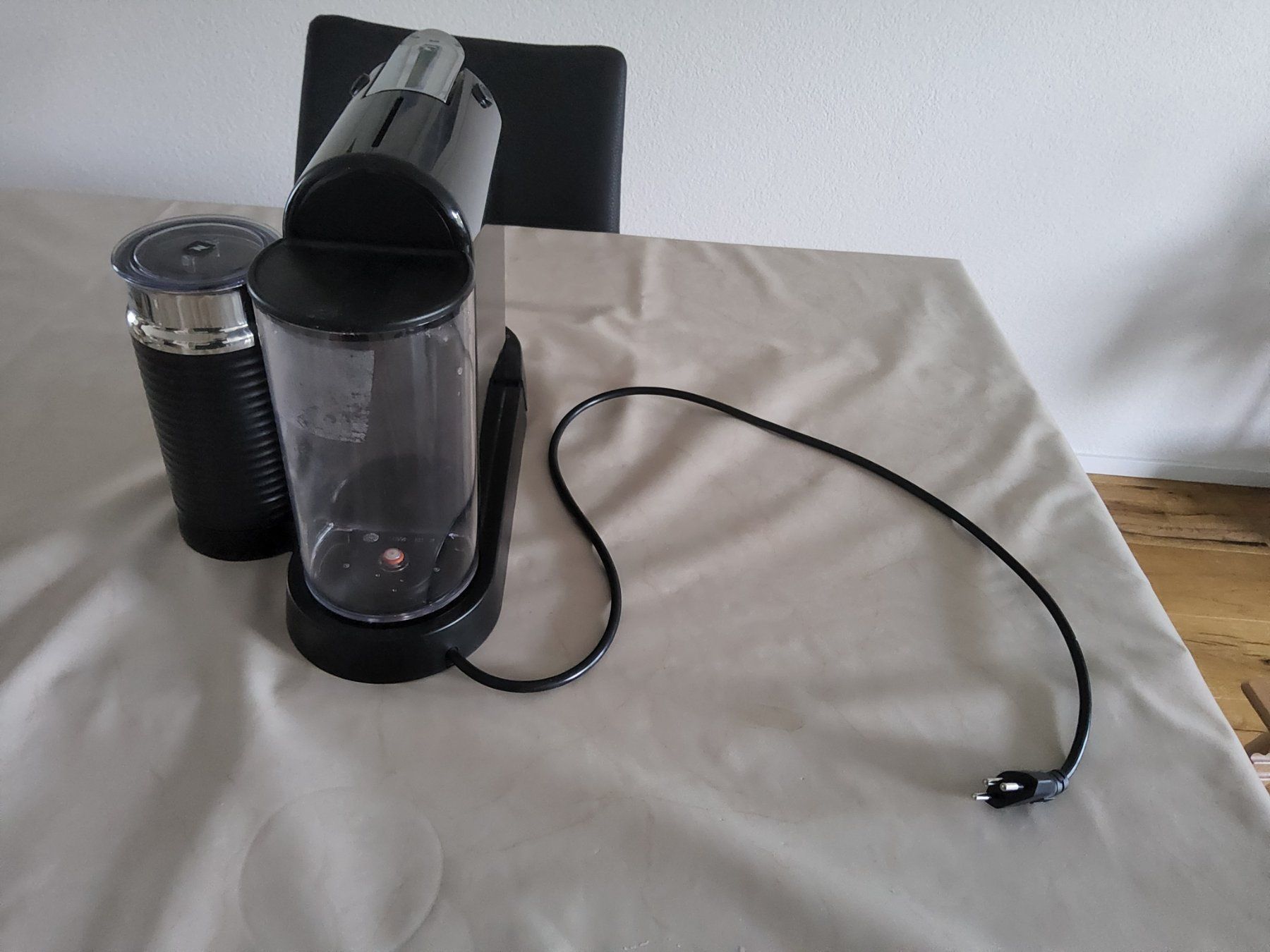 Nespresso Kaffeemaschinen & Espressomaschinen: Nespresso CitiZ&Milk De Longhi – Gebraucht aus Oberwil BL von henry44 3