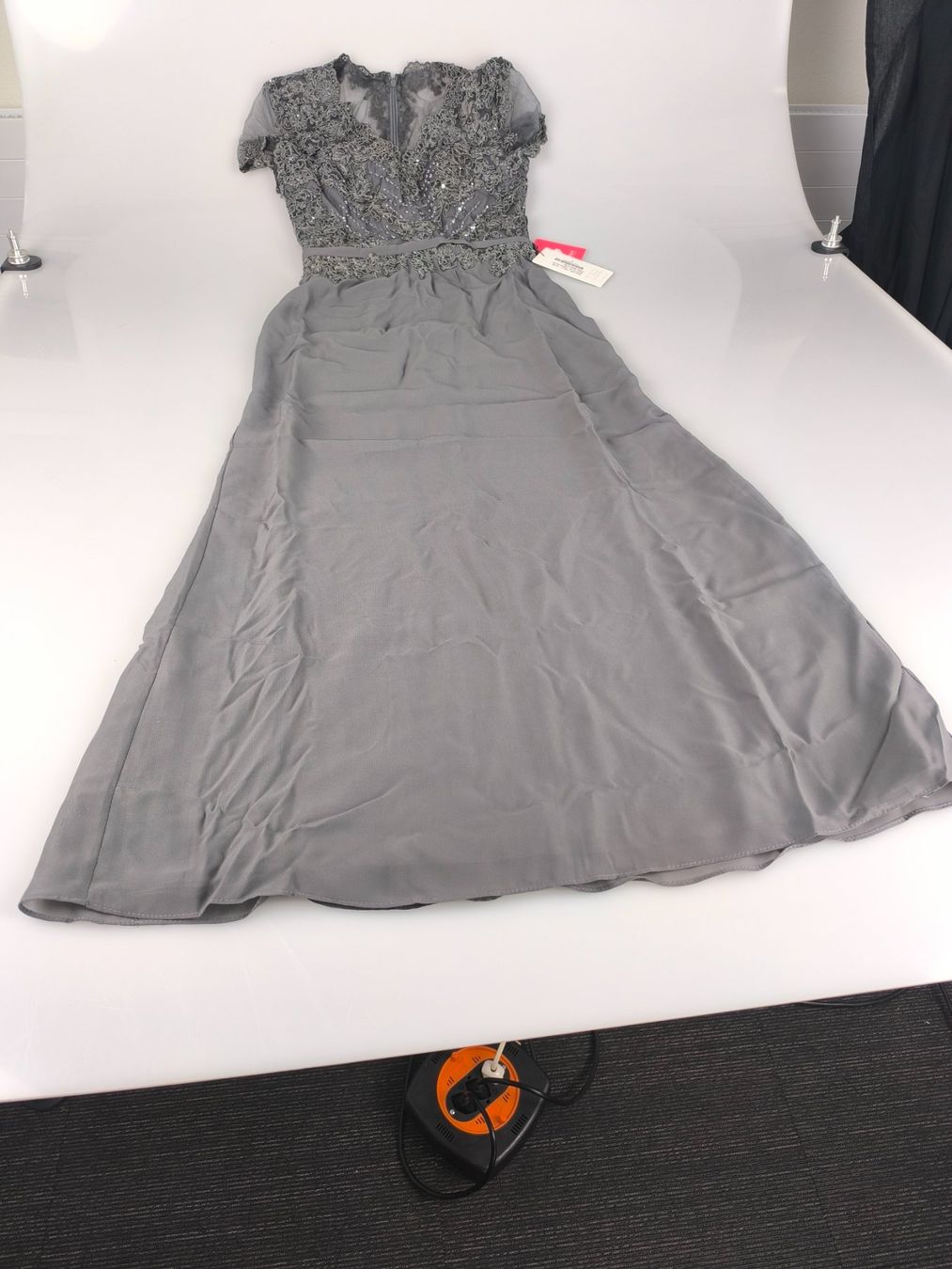 JJ’s House Vestiti: Abendkleid Lang, grau Gr. 38 / Kurzarm – Nuovo (secondo la descrizione) da Rüti ZH venduto da Restwert_Rueti_ZH