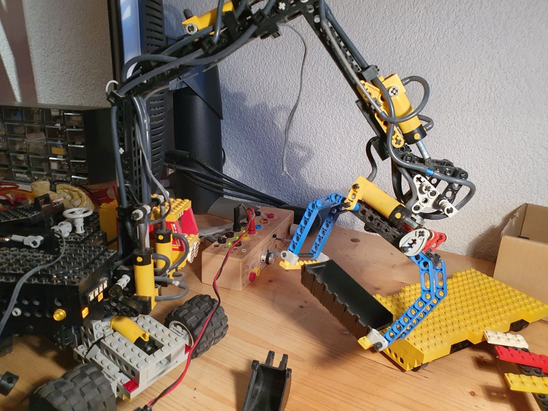 Lego Kit di costruzioni: LEGO Technik und mehr, Pneumatikbagger – Usato da Luzern venduto da Chrischtiv 5