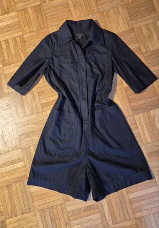 COS Playsuit – Navy, Workwear-Charme mit Stil