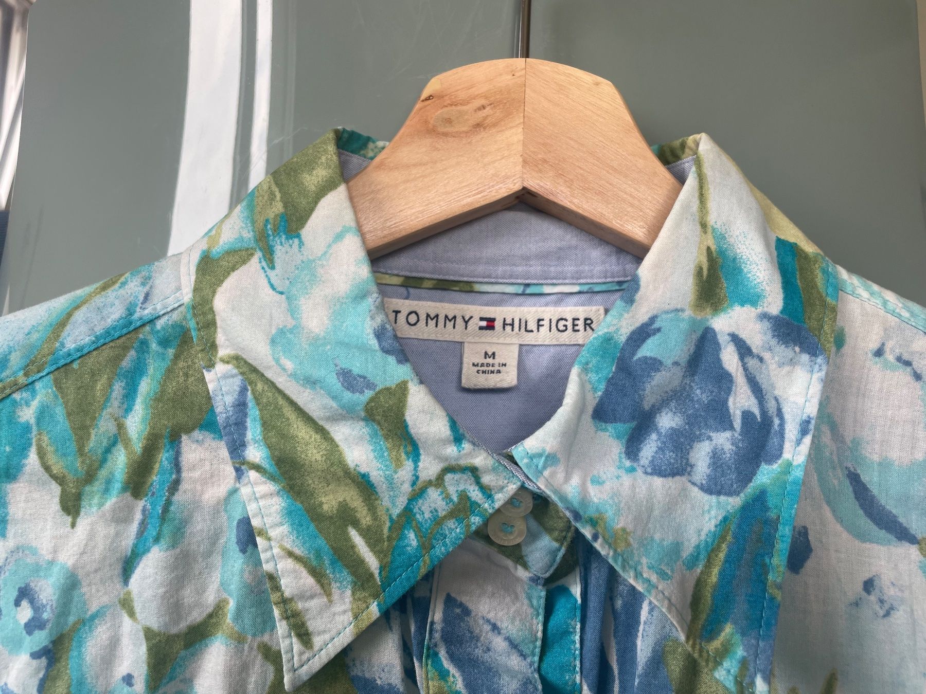 Tommy Hilfiger Camicette: Leichte Tommy Hilfiger Vintage-Bluse Grösse M – Usato da Coldrerio venduto da Theres2004 3