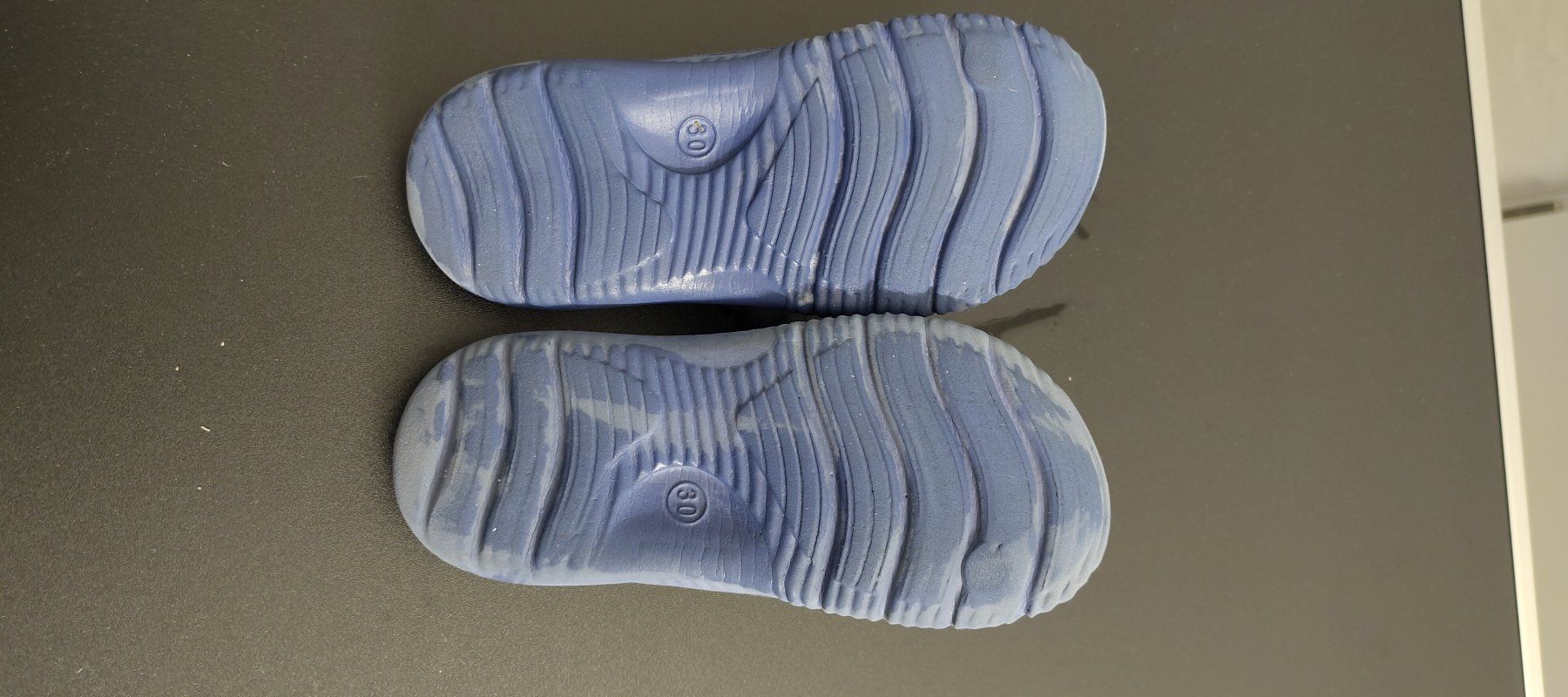 Chaussures garçon: Kinder Badeschlappen / Badeschuhe Blau Gr. 30 – D'occasion à Felben-Wellhausen par Awallner 2