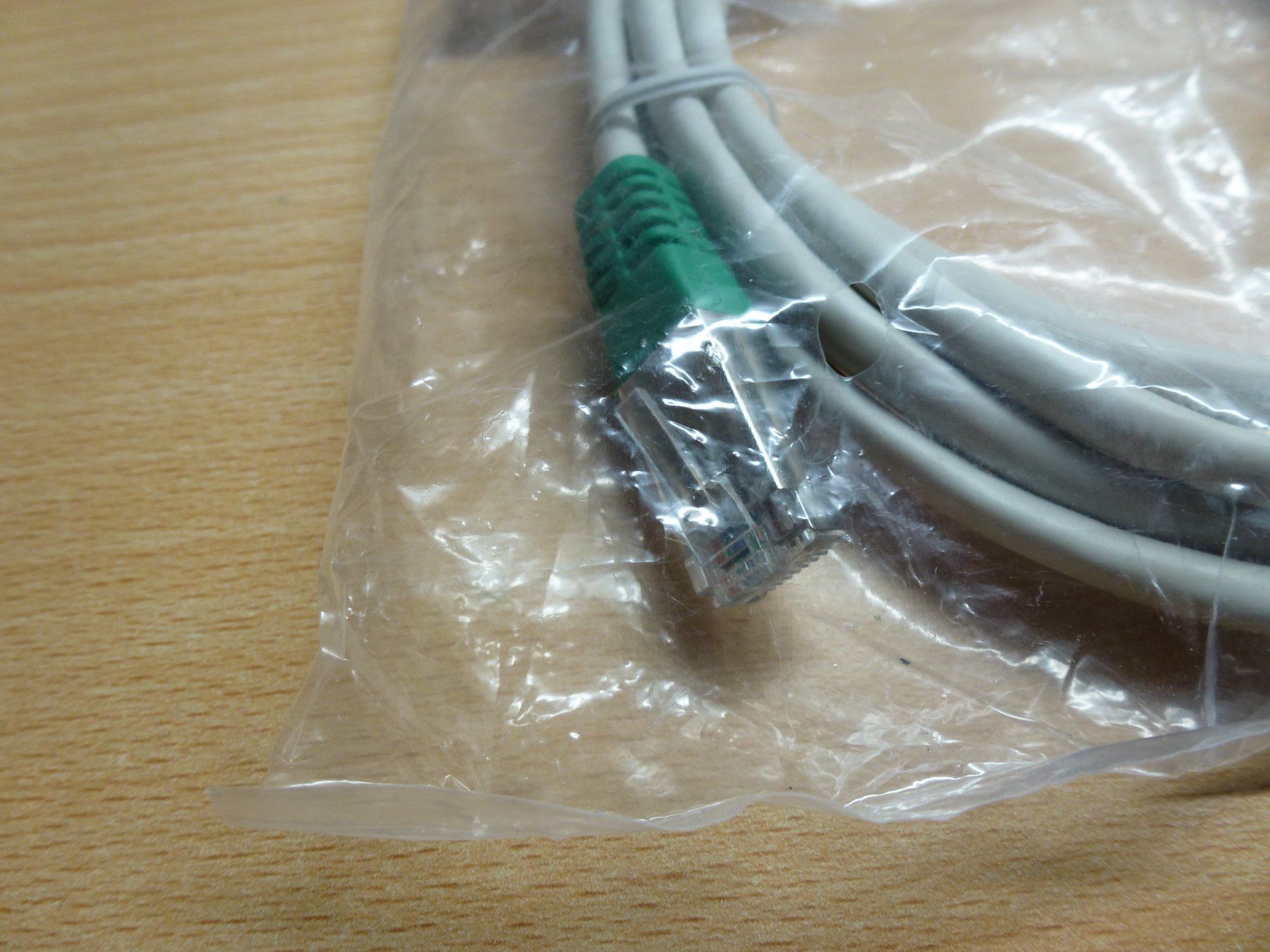 Câbles: Patchkabel Cat 5e grau 2m – Neuf avec emballage d'origine à Hombrechtikon par HGK50 1