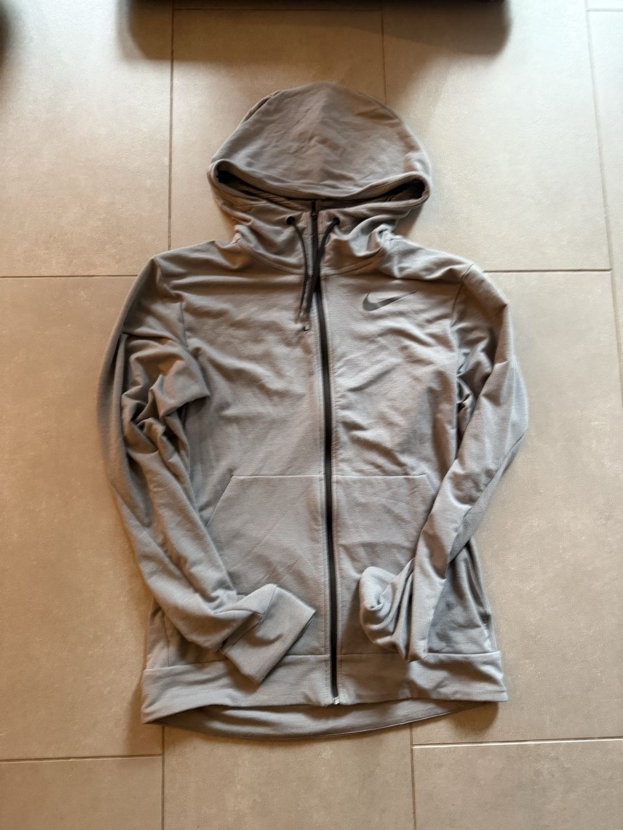 Nike Giacche: Veste zippée Nike Dri-FIT – Usato da Saxon venduto da Diboyzz