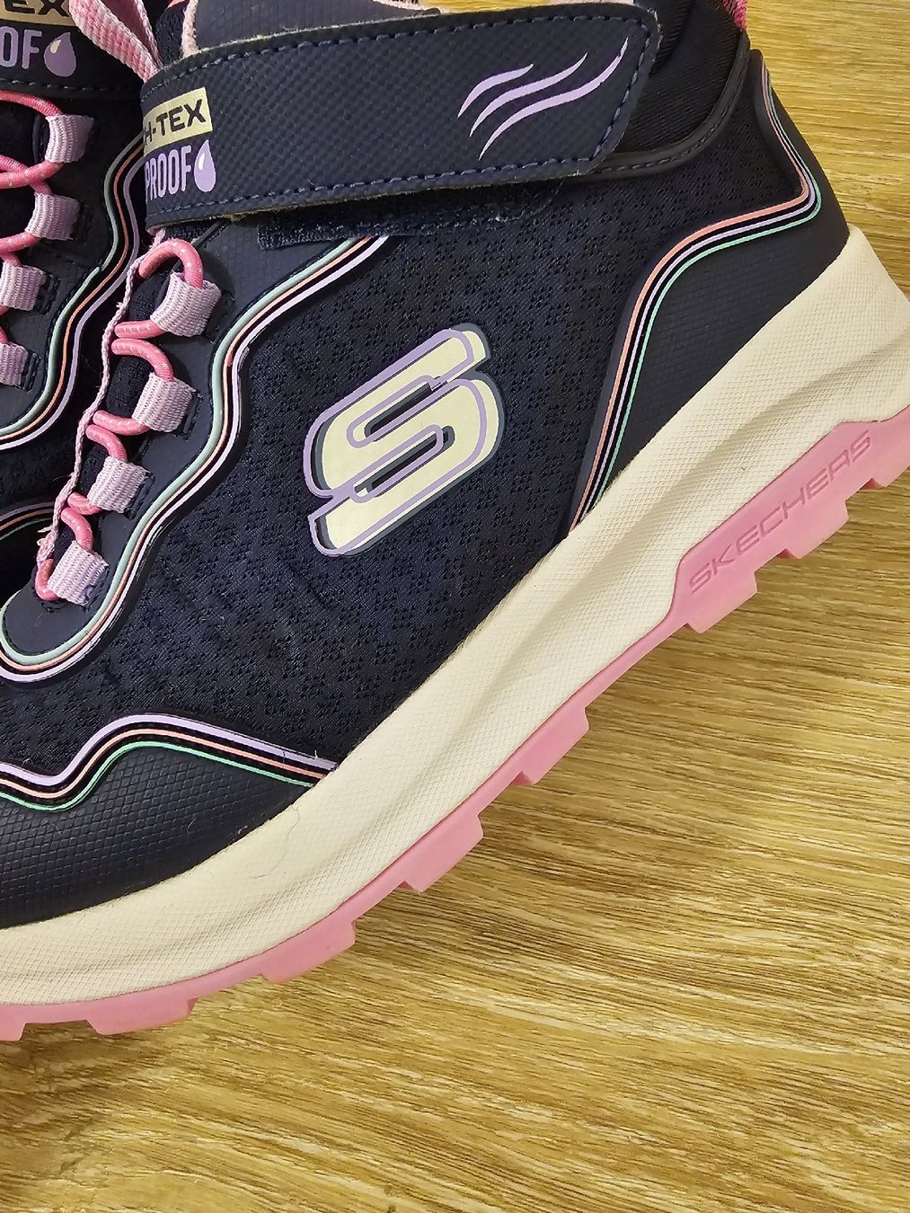 Skechers Scarpe per ragazze: Mädchen Schuhe Skechers Gr. 33 Waterproof  – Usato da Laufen venduto da Taty007 2