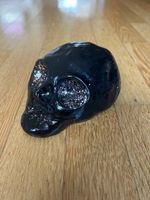 Tonskulptur Totenschädel