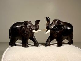 2 petits éléphants en bois et os sculpté main, vintage