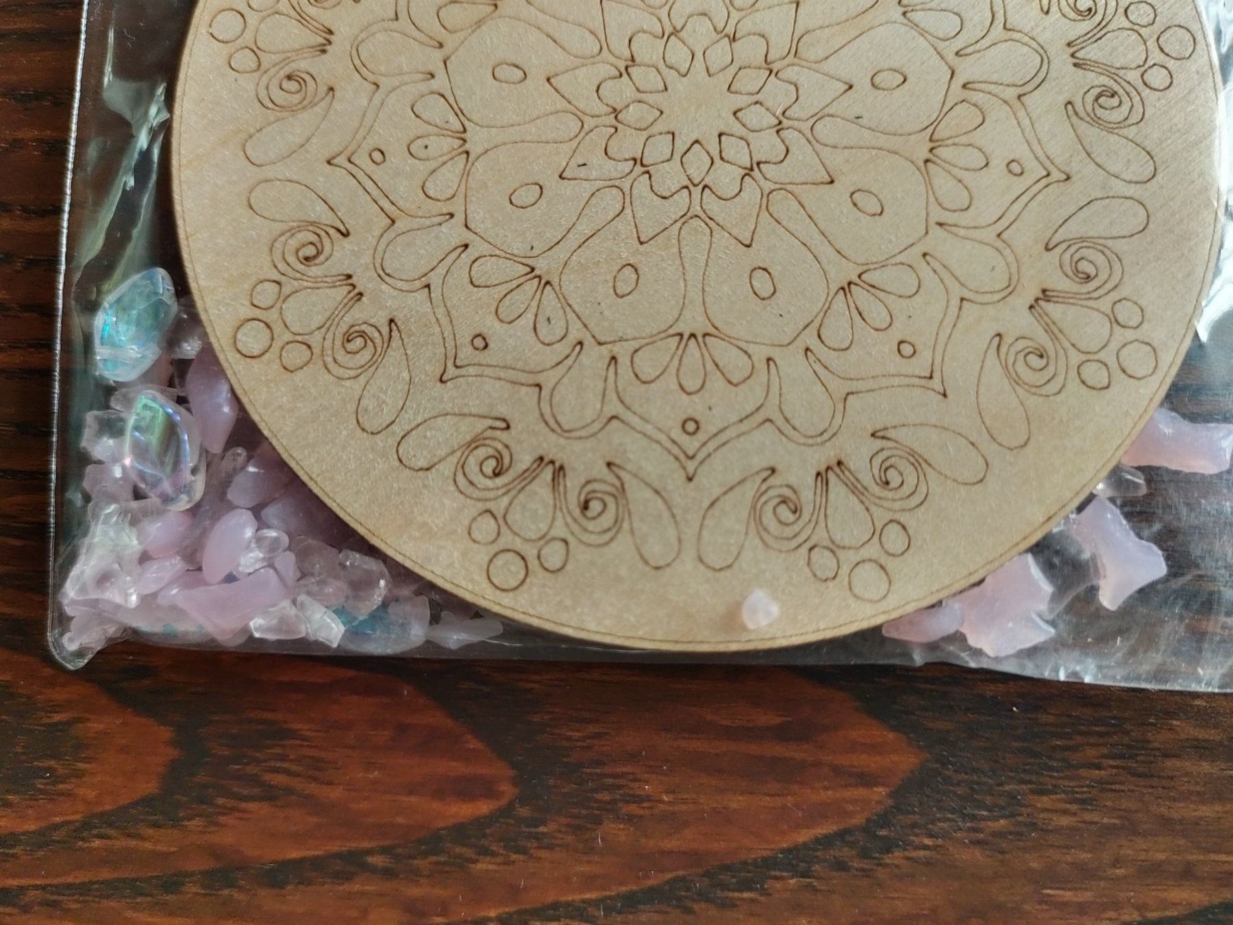 Alle Dekorationen: Holz Mandala Scheibe mit Perlen magnetisch vers. Farben – Neu und originalverpackt aus Thalwil von ersteigerer 2