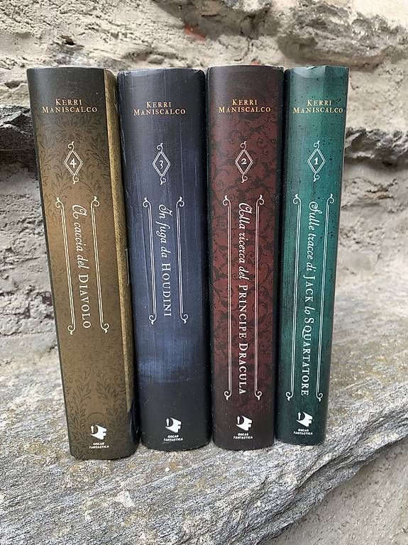 Bücher: Bundle Kerri Maniscalco – Gebraucht aus Roveredo GR von ppe_xcs9