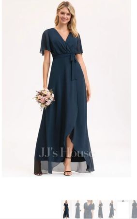 Marineblaues Chiffonkleid