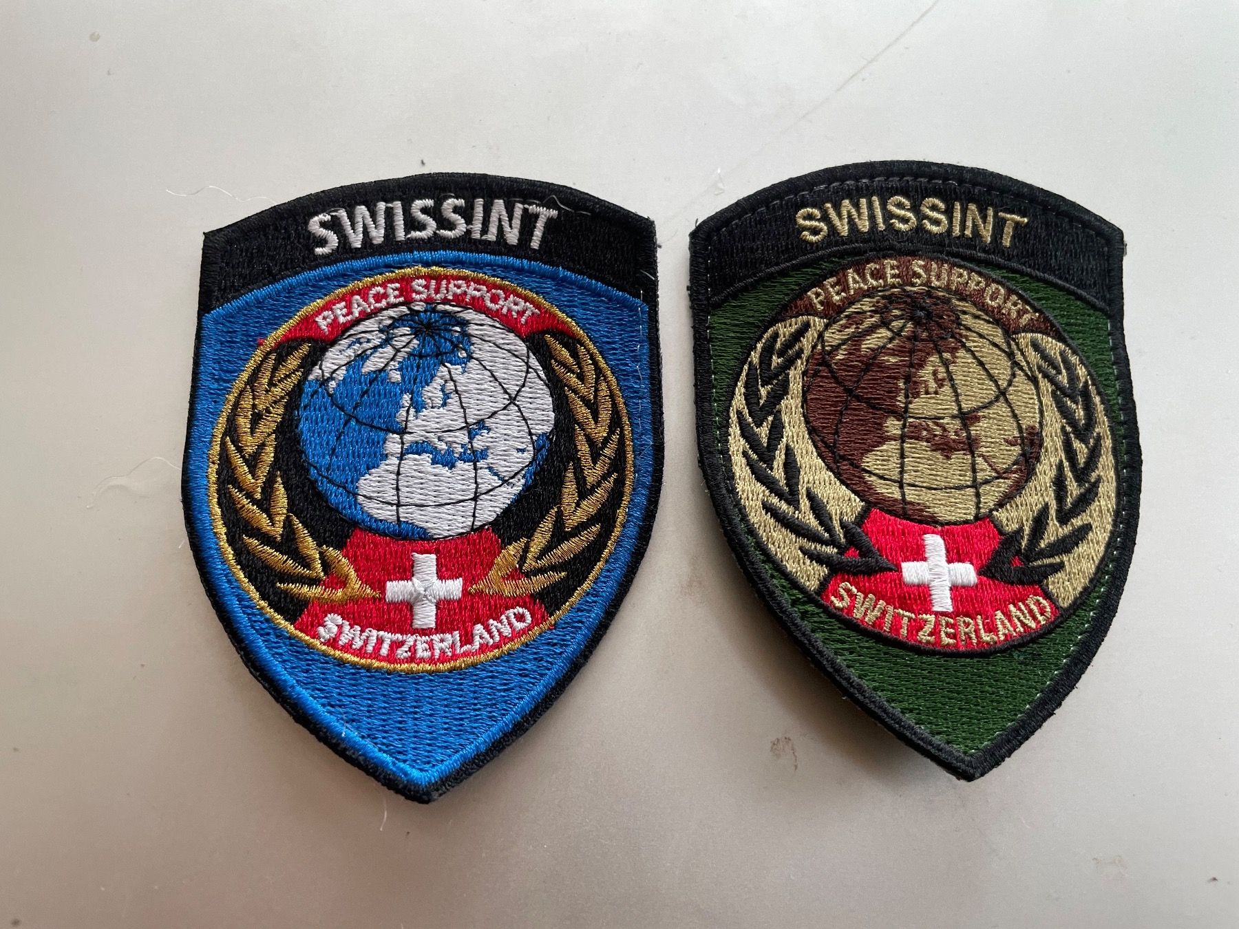 Schweizer Armee Placchette & Badge: 2 swissint Patch  mit und ohne Klett – Usato da Oberiberg venduto da stab