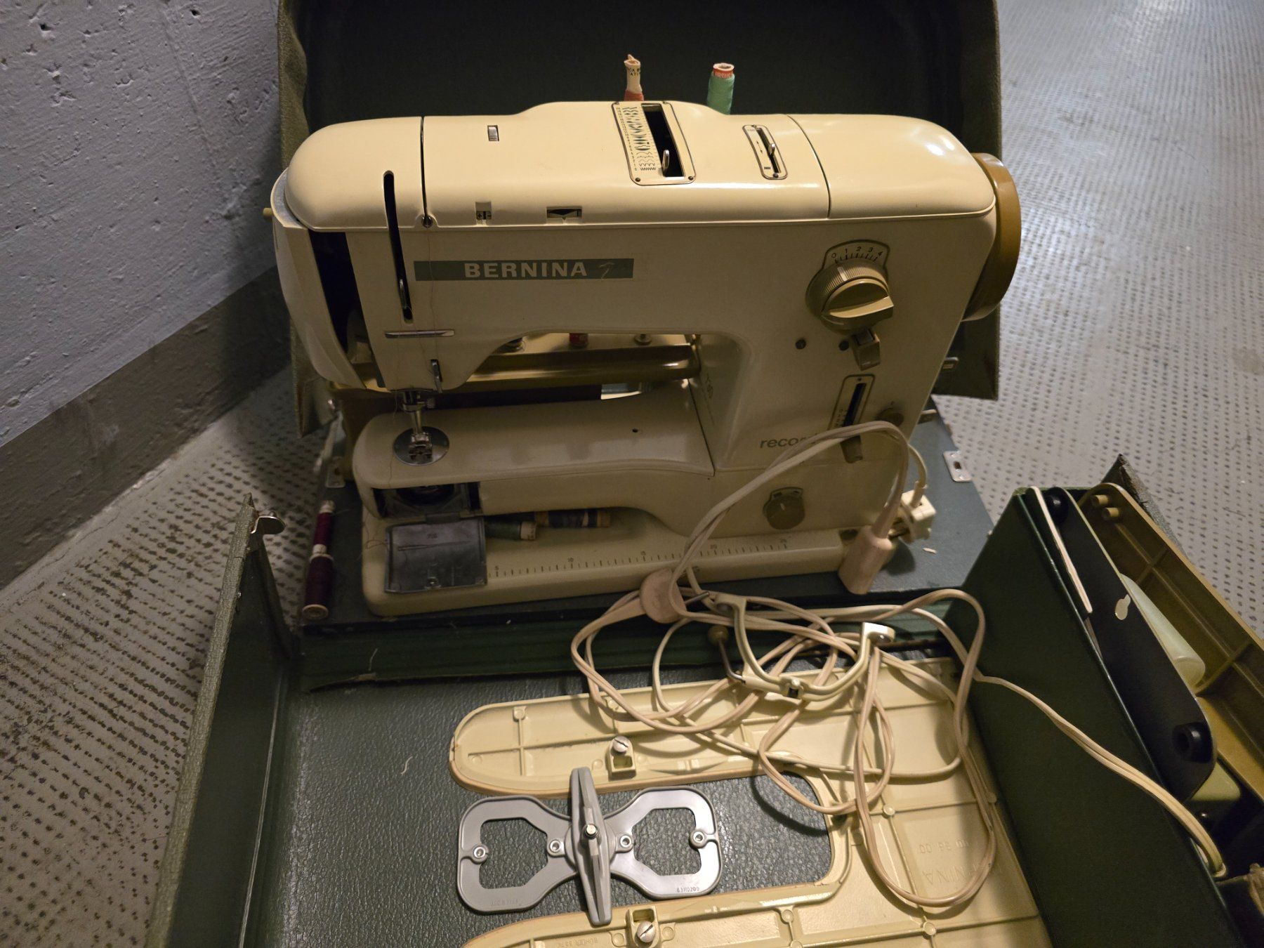 Bernina Nähmaschinen: Bernina 730 Record – Gebraucht aus Basel von Esmen