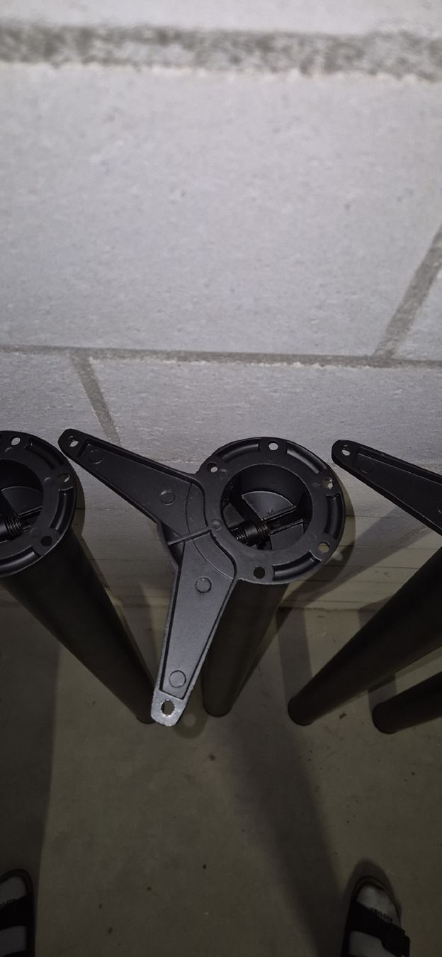 Sonstiges Mobiliar: Tischbeine – Gebraucht aus Flaach von san_k8qy 2