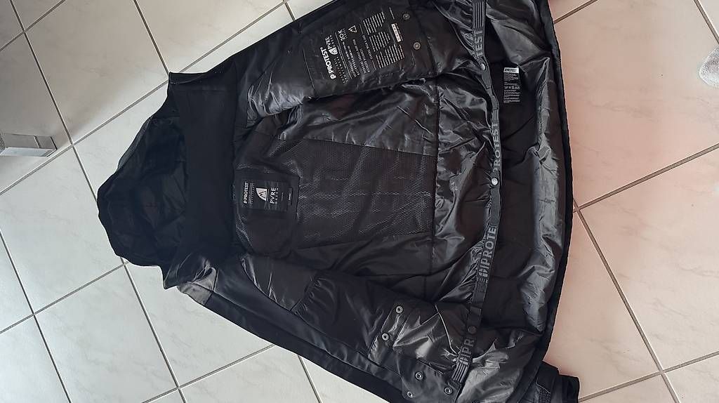 Protest Jacken: PROTEST PVRE SKI JACKE  SCHWARZ  GRÖSSE S – Neu (gemäss Beschreibung) aus Schaffhausen von lia_86dy 3