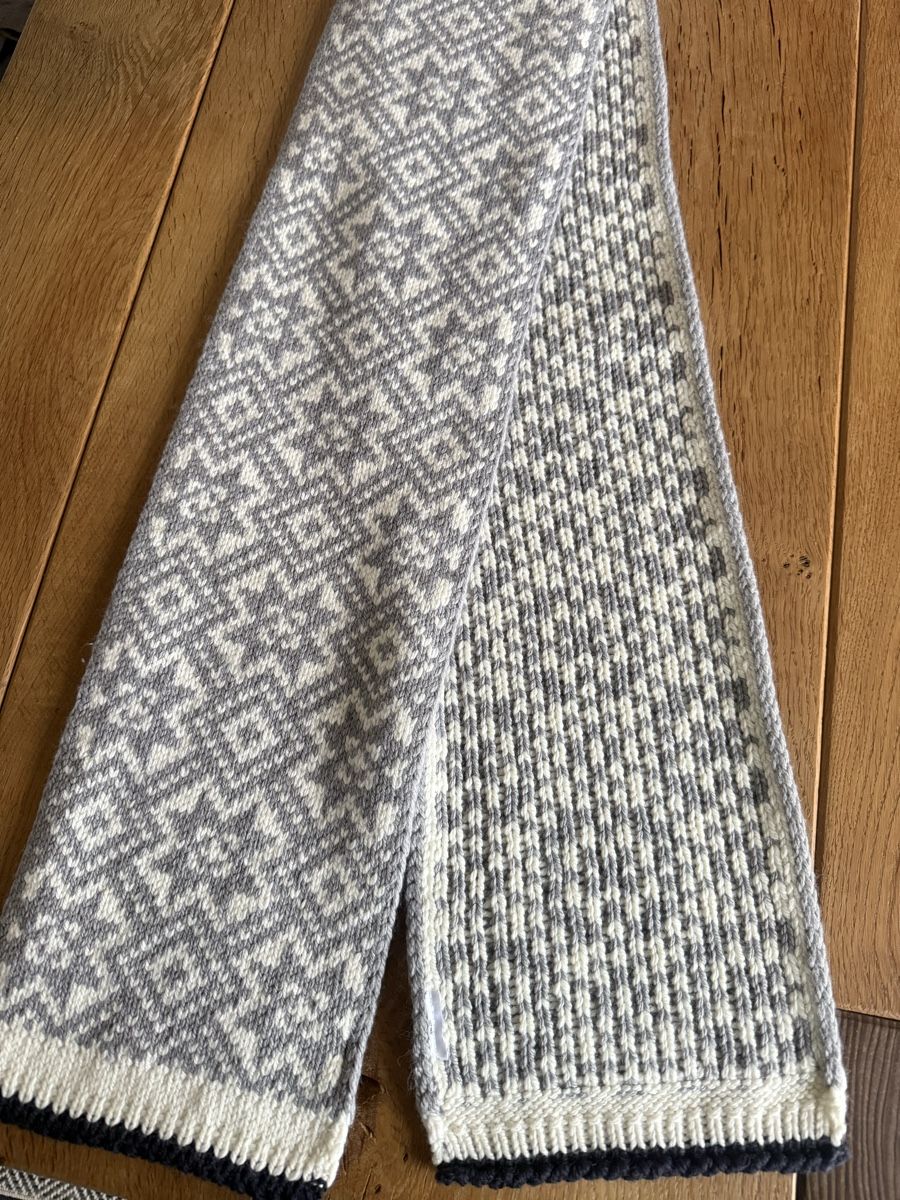 Foulards, Tücher & Schals: Wunderschöner Wollschal. Made in Germany – Gebraucht aus Sirnach von sirni