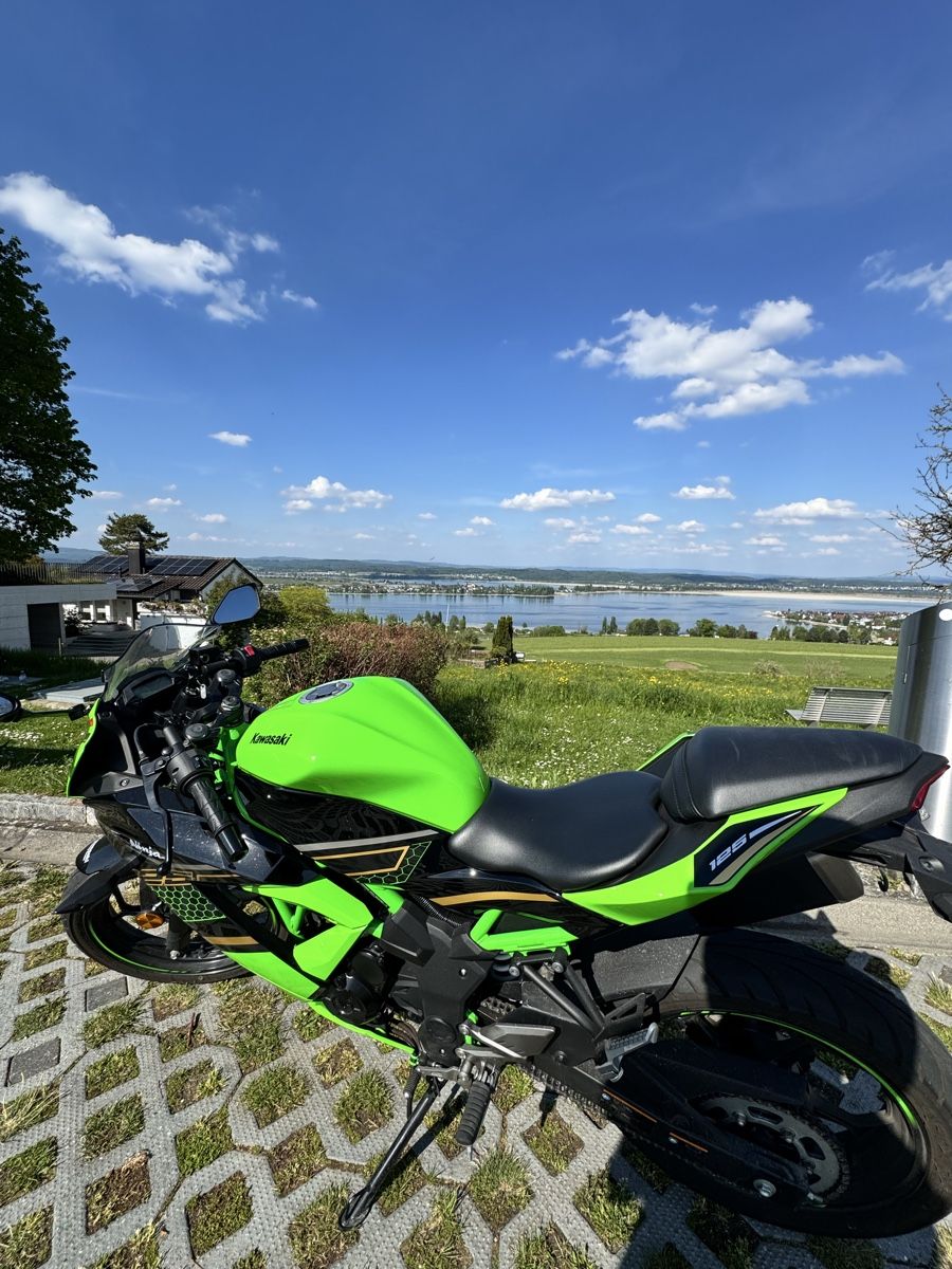 Kawasaki Strasse: Kasasaki Ninja 125 - Speziallack – Gebraucht aus Kreuzlingen von Gmd_10 1