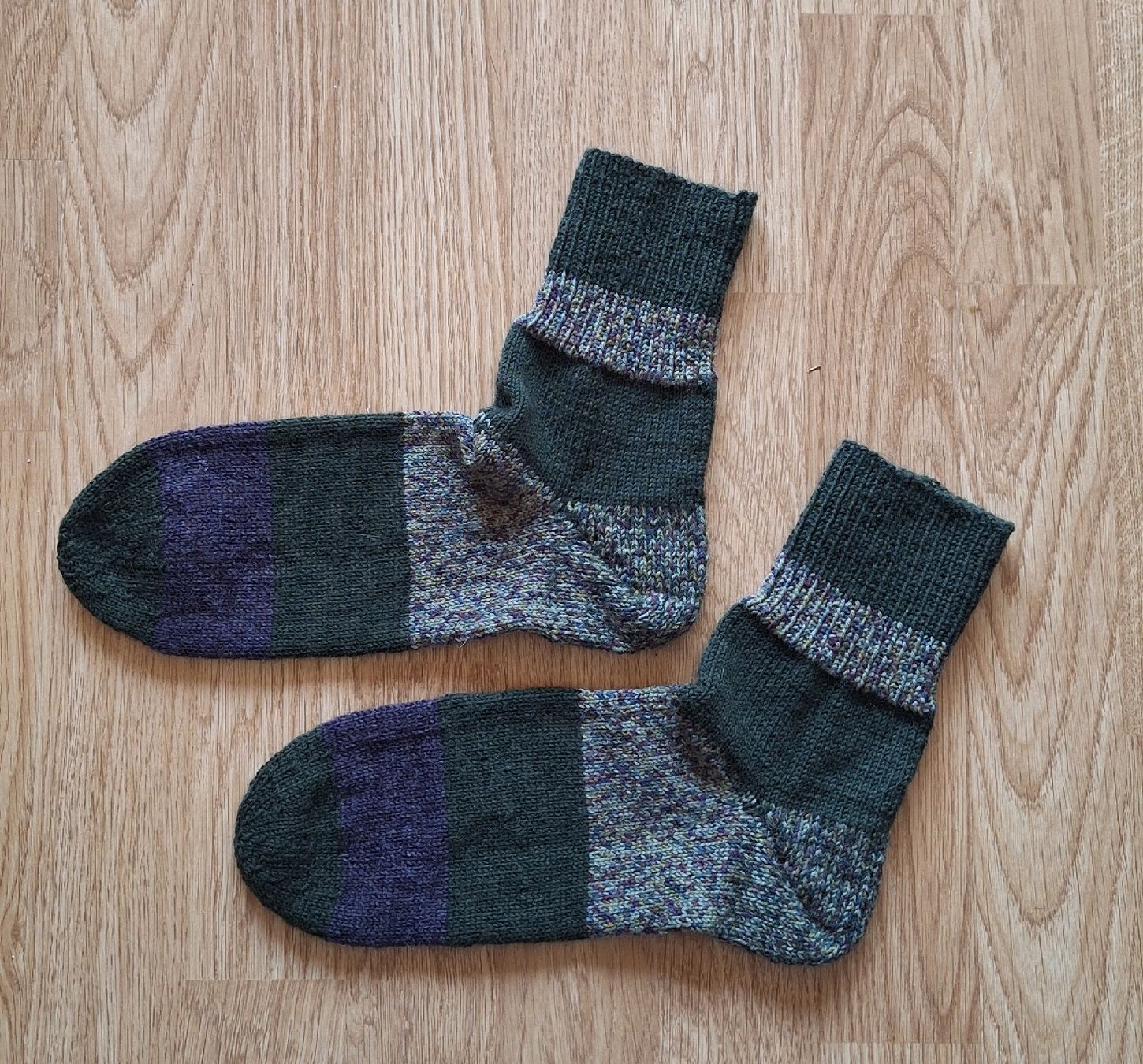 Calze: Handgestrickte Socken Gr. 42/43  – Nuovo (secondo la descrizione) da Lützelflüh-Goldb venduto da bli_f2v9 1