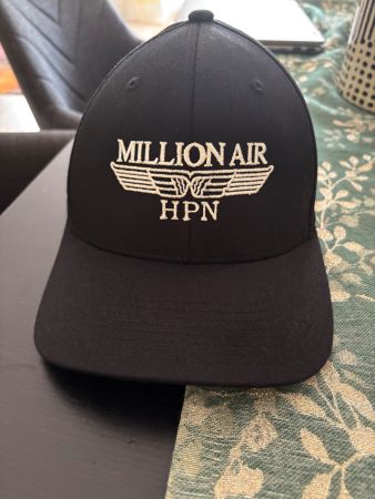 Cape von MILLION AIR HPN