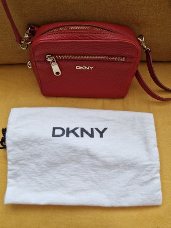 Sac DKNY rouge en cuir veritable, parfait pour l'été !
