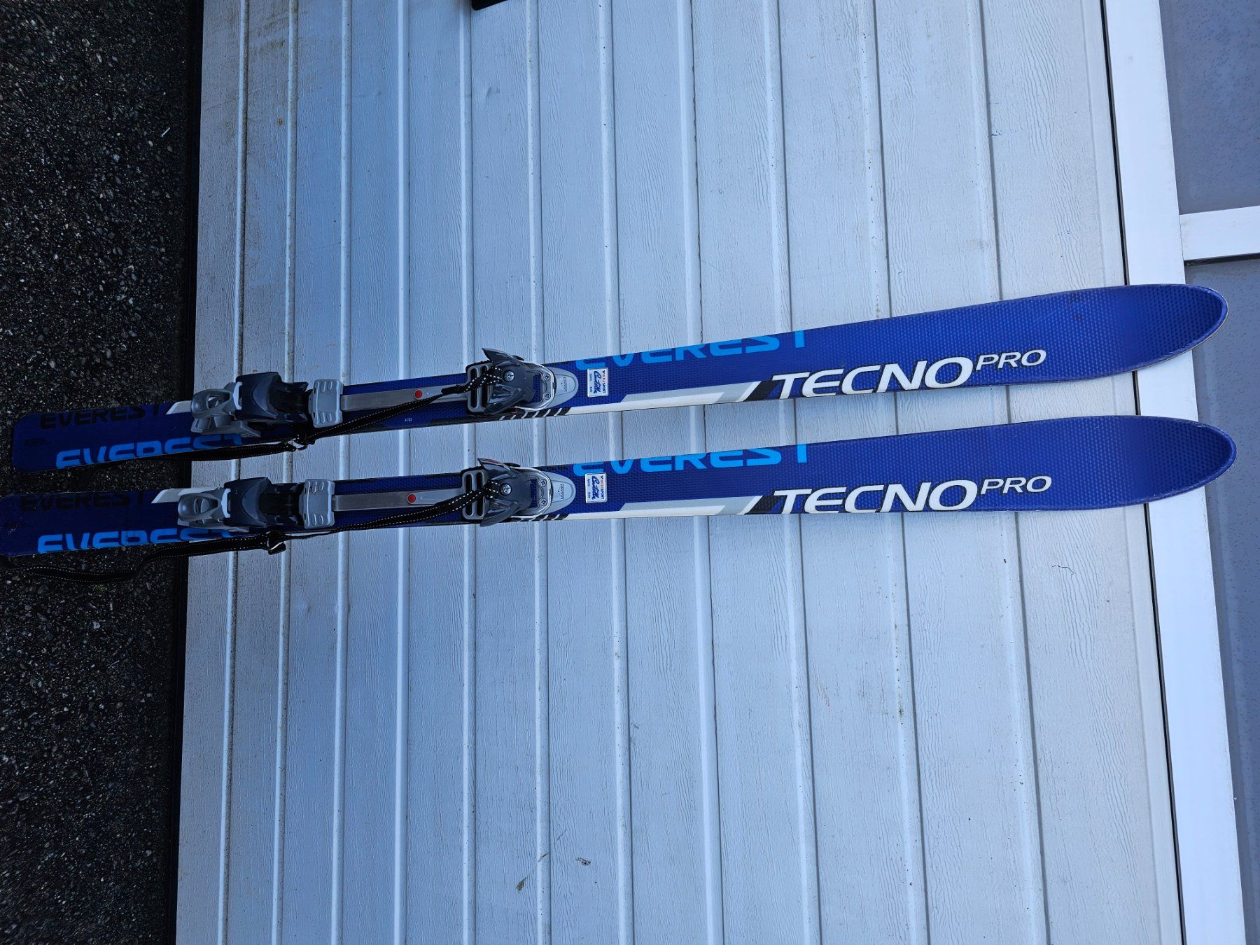 Sci: Skis Tecno Pro Everest Scout 166 cm - Fixations Tecno – Usato da Bulle venduto da Arushamalit