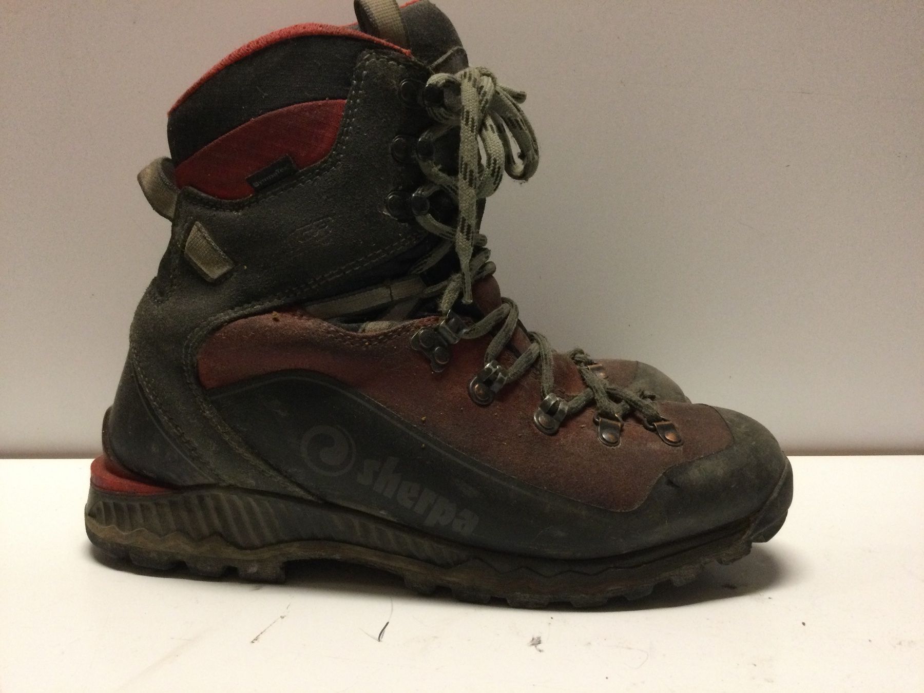 Sherpa Scarpe da uomo: Sherpa Wanderschuhe (42,5) – Usato da Achseten venduto da polarw 2