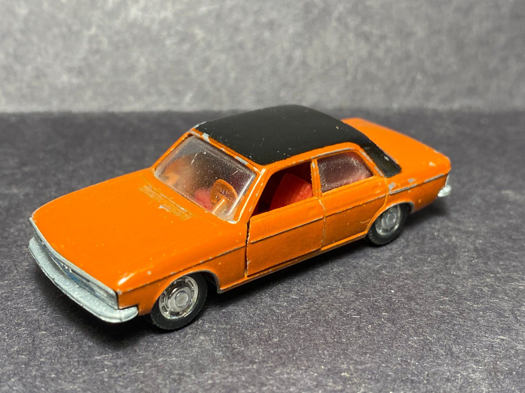 Schuco Modellini d'auto: Schuco Audi 100 LS Modellauto 1:66 – Usato da Spiez venduto da Mlandcruiser
