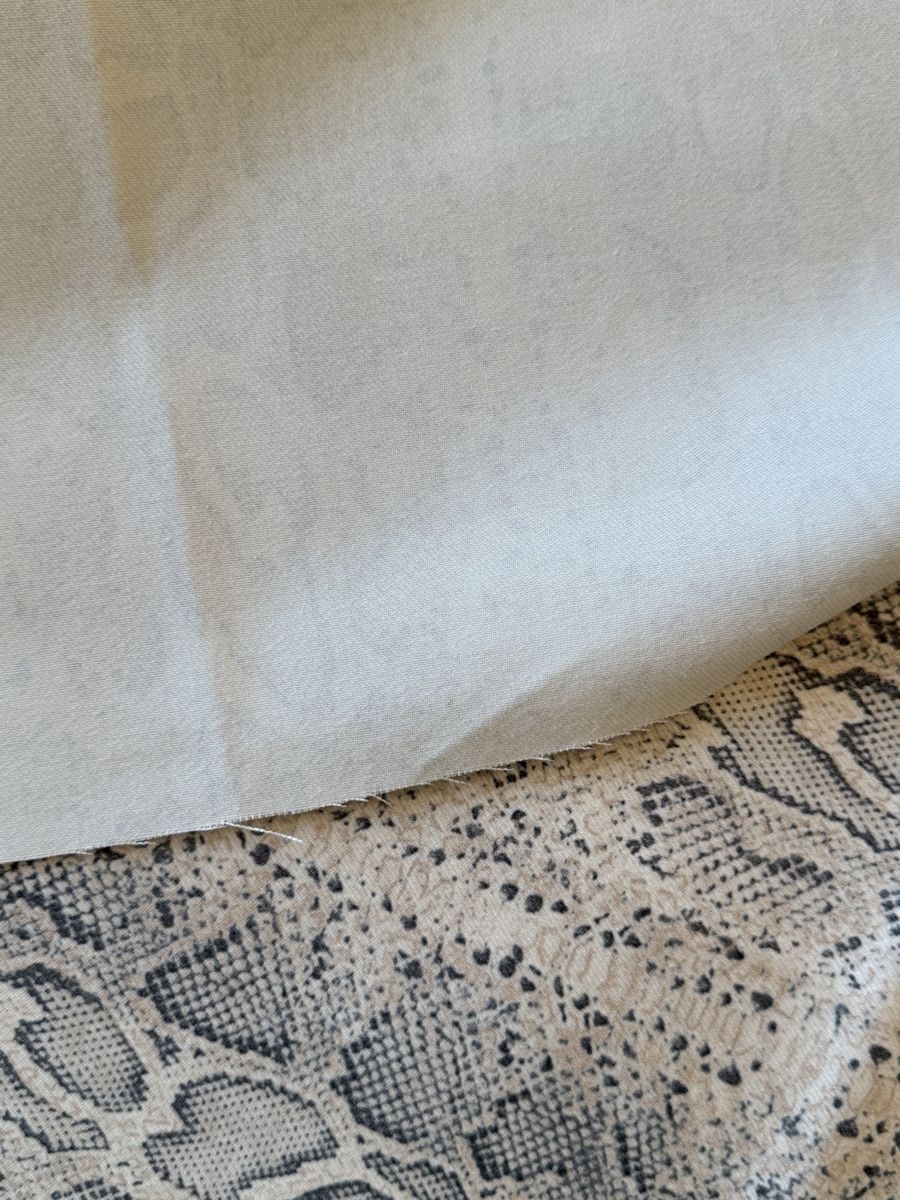 Tissus: Neu Stoff Schlangenmuster beige grau Denim  – Neuf avec emballage d'origine à Zürich par sha_vw65 3
