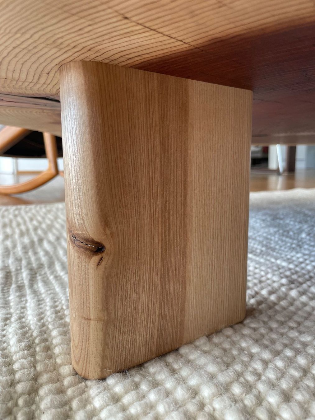 Tavoli: 130-year-old giant sequoia cookie slab lounge table – Nuovo (secondo la descrizione) da Meilen venduto da TN20 7