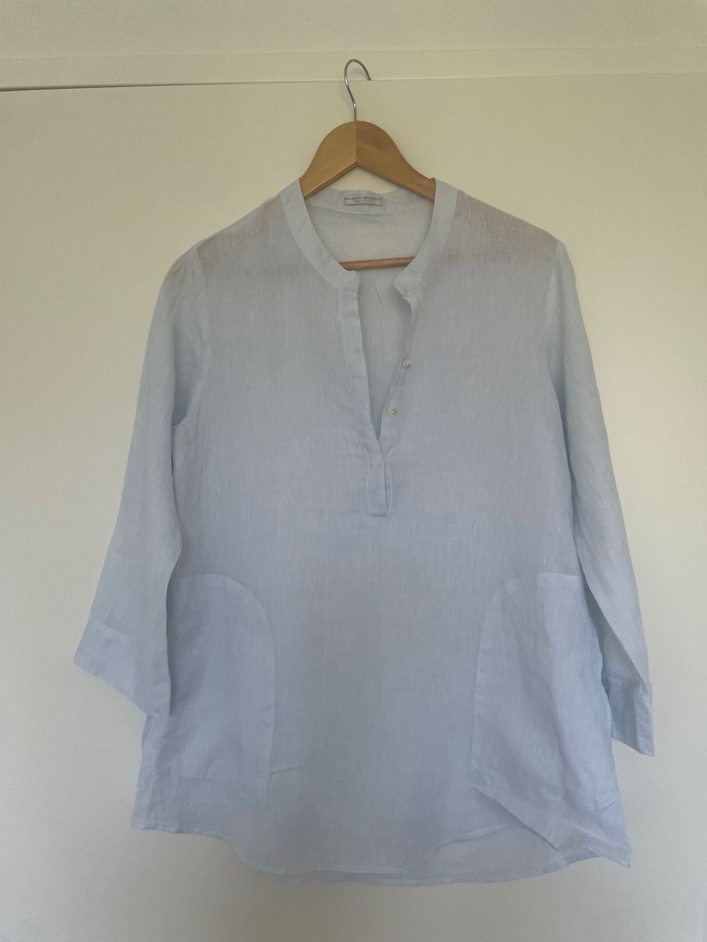 Blusen: Hubert Gasser Leinen Bluse Hellblau – Gebraucht aus Buchs SG von VintageHomeCH 1