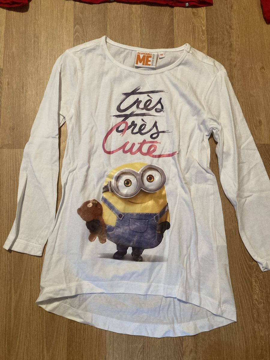 Chemises, T-shirts & Polos: Minions Langarmshirt Gr. 116 – D'occasion à Emmenbrücke par JJ_89